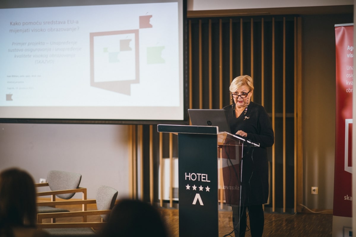 SKAZVO - Jasmina Havranek